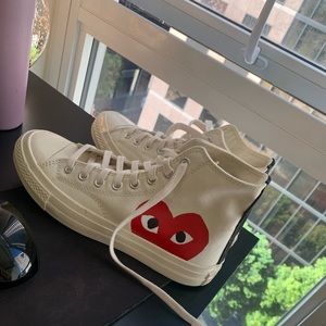 Men’s 7/Women’s 9 comme des garcons converse
